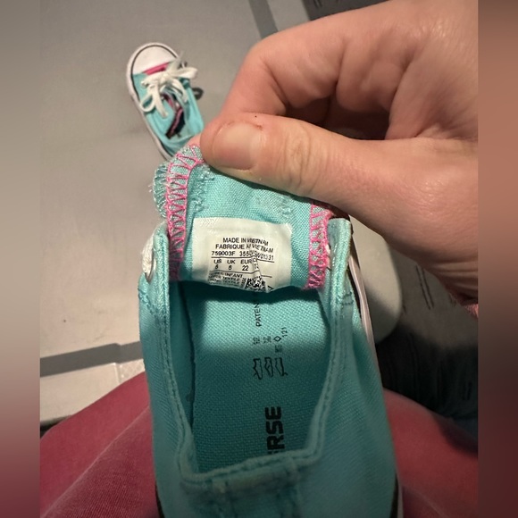 Converse Toddler Shoes Size 6 Excellent Condition - Picture 5 of 5